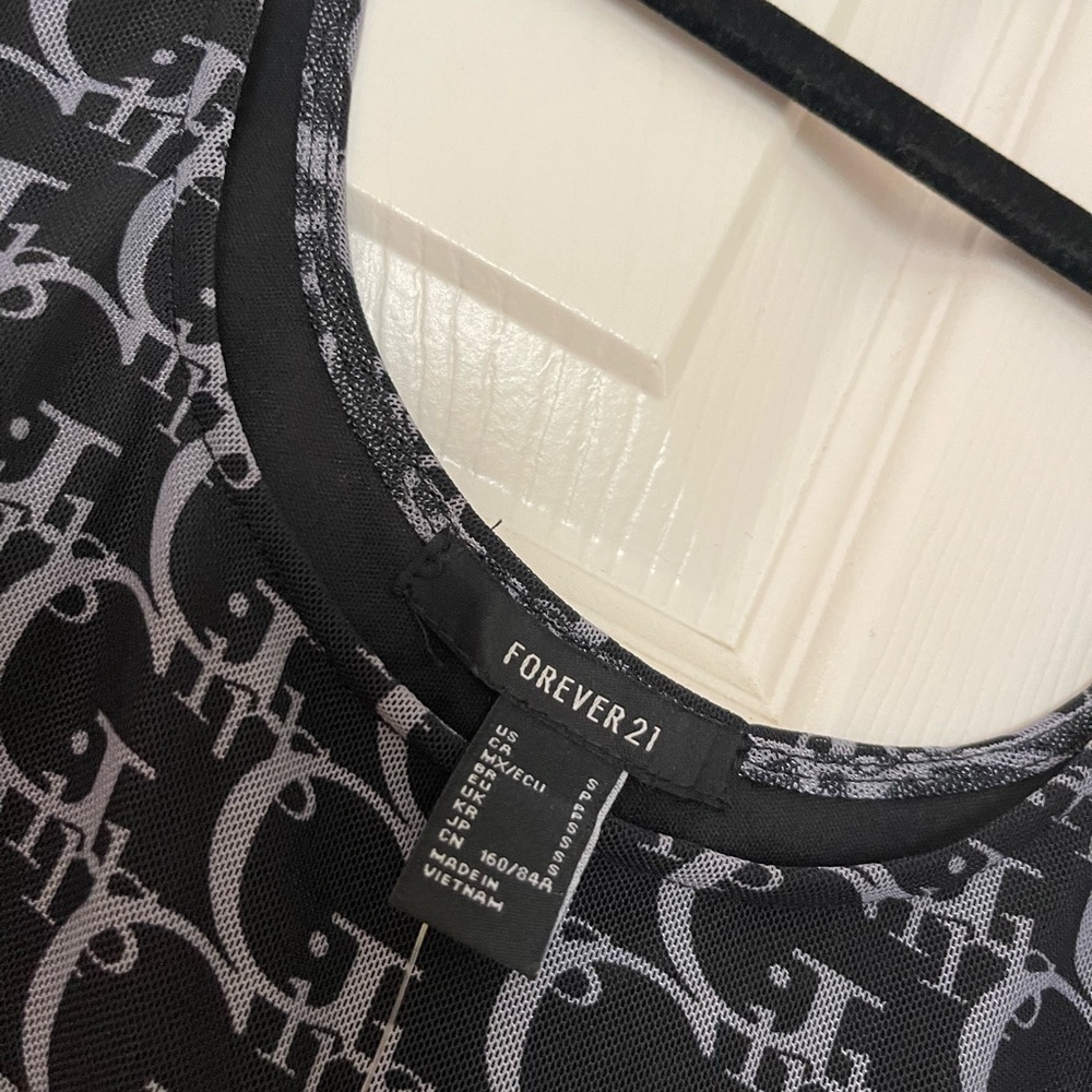 Forever 21 Limited Edition Mesh Black Gray Graphic G logo print Crop Top - Picture 3 of 3